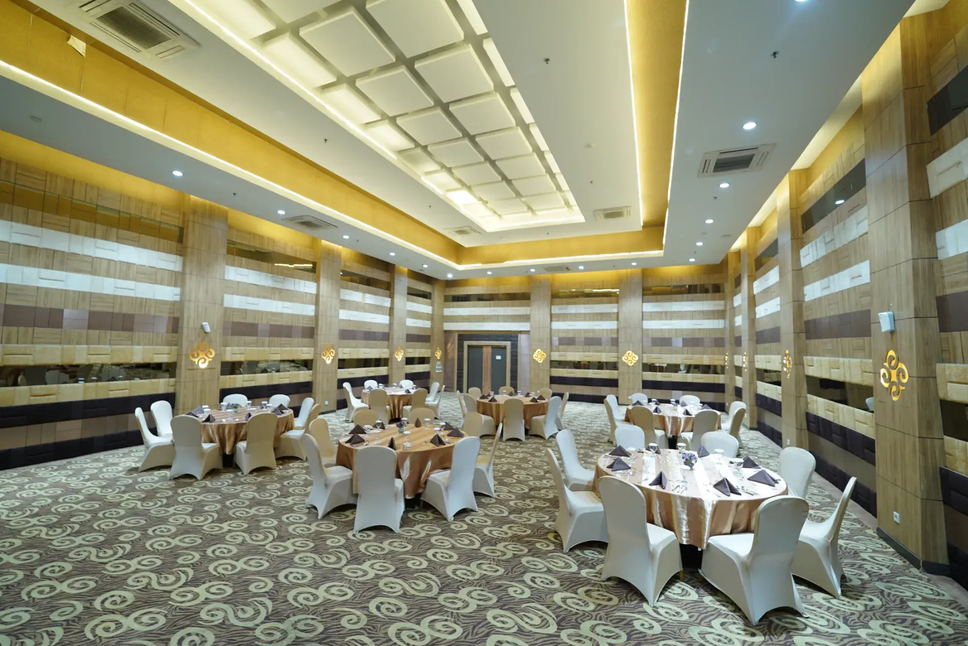 Gold Wedding at Grand Tjokro Jakarta