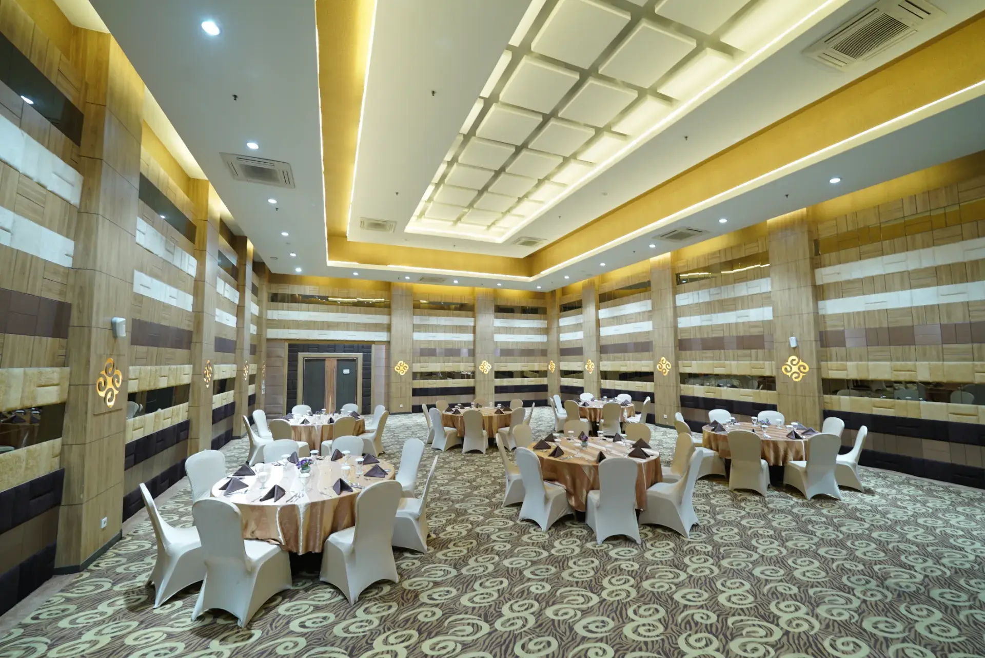 Gold Wedding at Grand Tjokro Jakarta