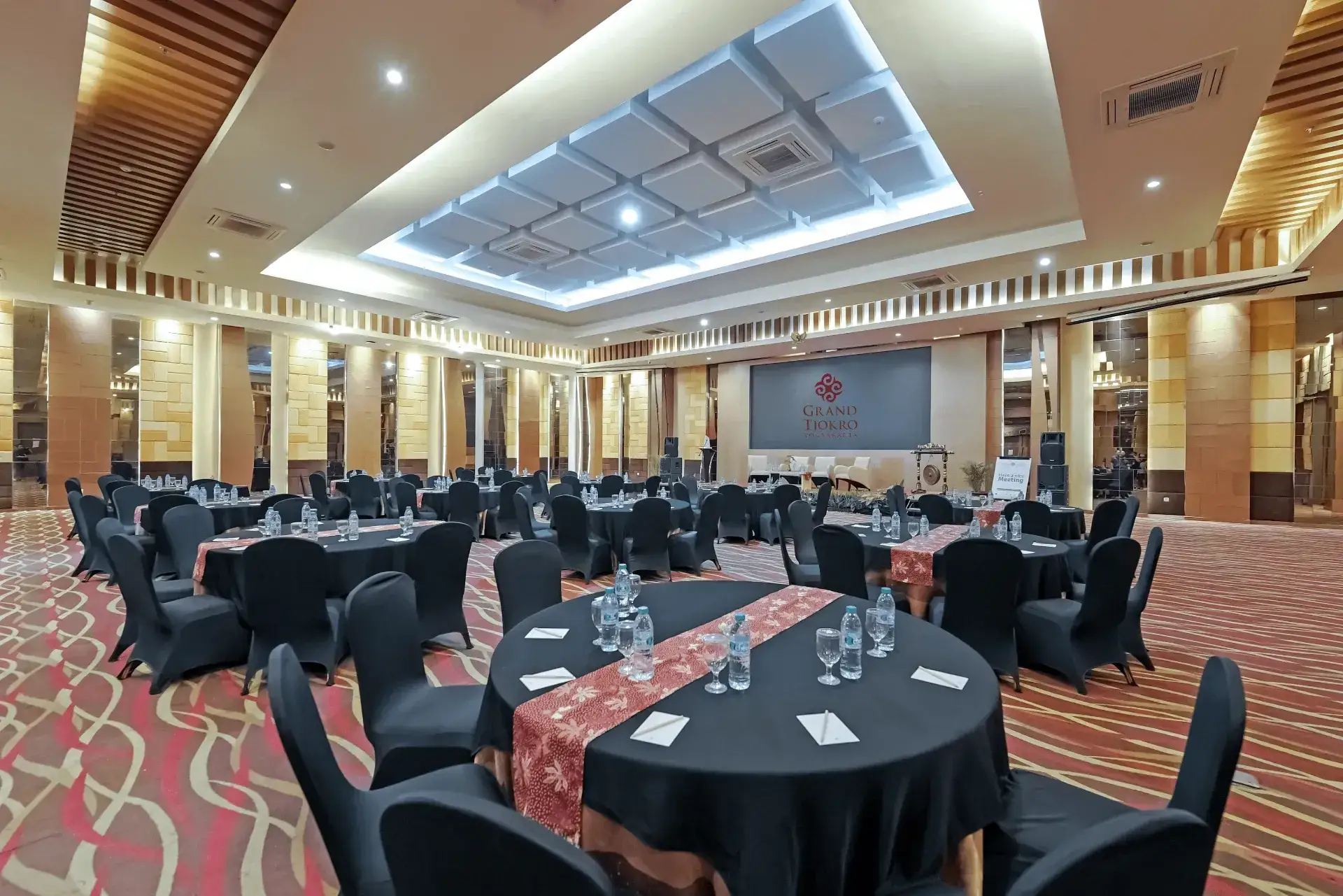 Venue Wedding di Yogyakarta dengan Ballroom Luas untuk Pernikahan Impian